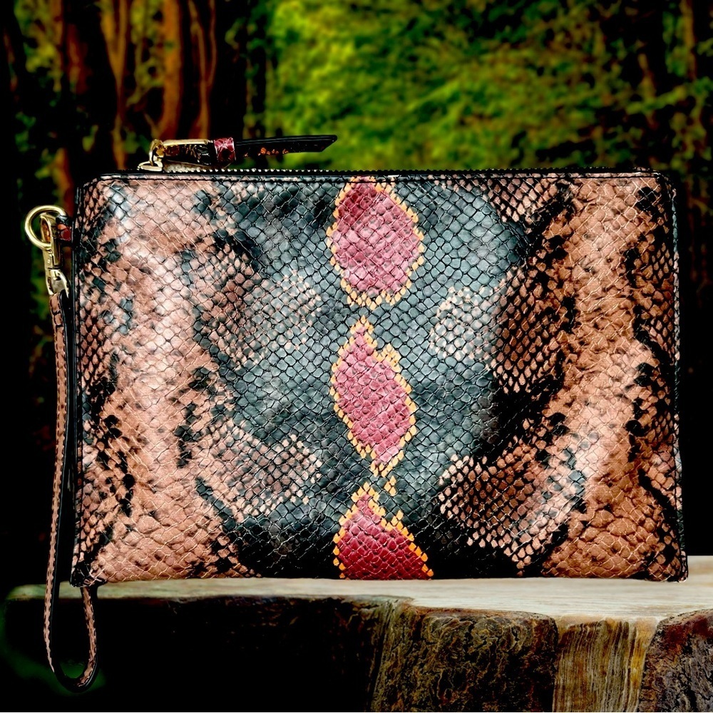 INC International Concepts Wristlet